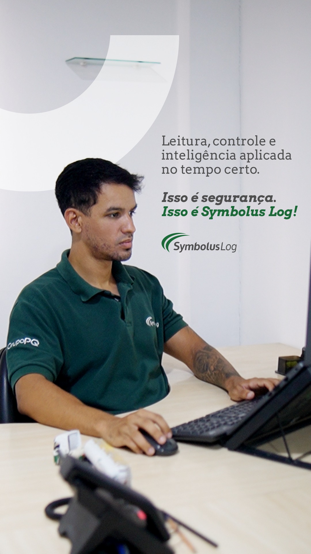 Você sabe o que é telemetria? É a informação em tempo real que mostra o que está acontecendo na operação enquanto a carga segue o caminho. Velocidade, paradas, consumo, rotas, comportamento do veículo... São esses dados que baseiam decisões mais precisas. Em operações logísticas, esse nível de leitura faz toda a diferença, pois ajuda a antecipar riscos, corrigir desvios rapidamente e manter o controle do início ao destino final. Os clientes Symbolus Log não dependem da sorte ou suposições, pois contam com tecnologia e telemetria em cada rota. Symbolus Log: a marca da excelência em cada rota. #SymbolusLog